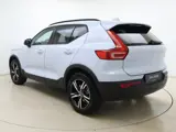 Foto 30 van Volvo XC40 B4 211pk Plus Dark / Nubuck / Elektr. Stoelen / Panoramadak / Trekhaak / Harman&Kardon Au
