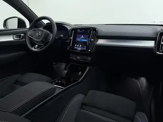 Foto 11 van Volvo XC40 B4 211pk Plus Dark / Nubuck / Elektr. Stoelen / Panoramadak / Trekhaak / Harman&Kardon Au