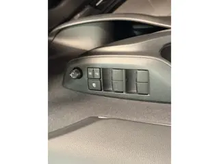 Foto 15 van Toyota Yaris Cross 1.5 Hybrid 115 First Edition + Winterpack | Stoel / Stuur en voorruitverwarming |