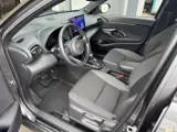 Foto 24 van Toyota Yaris Cross Dynamic + Comfort pakket | Parkeersensoren voor + achter | Stoelverwarming voor |