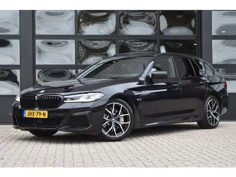 BMW 5-serie Touring 530e Business Edition Plus SOH 90,3% '22 Laser Light Pano M Pakket Leder Clima N