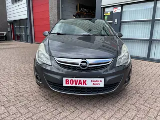 Foto 13 van Opel Corsa 1.4-16V Edition Limited 5 deurs airco