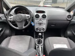 Foto 18 van Opel Corsa 1.4-16V Edition Limited 5 deurs airco