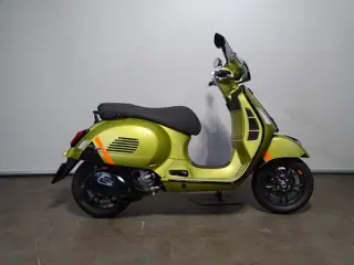Vespa GTS 300 SUPER HPE (bj 2023)