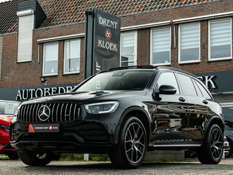 Mercedes-Benz GLC 300e 4MATIC Premium AMG PANO 20 INCH CAMERA MEMORY STOELEN TREEPLANKEN NIGHT PAKKE