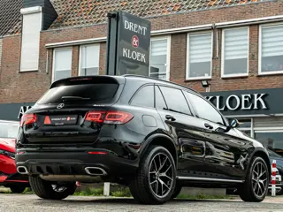 Foto 14 van Mercedes-Benz GLC 300e 4MATIC Premium AMG PANO 20 INCH CAMERA MEMORY STOELEN TREEPLANKEN NIGHT PAKKE