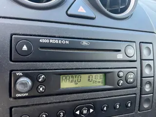 Foto 15 van Ford Fiesta 1.25-16V Centennial - Airco - Nieuwe Apk