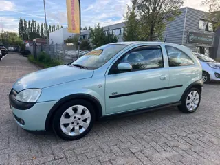 Foto 12 van Opel Corsa 1.8-16V GSi - Stoelverwarming - Airco - 125Pk