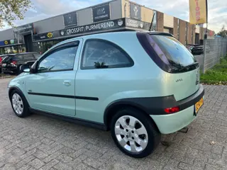 Foto 20 van Opel Corsa 1.8-16V GSi - Stoelverwarming - Airco - 125Pk