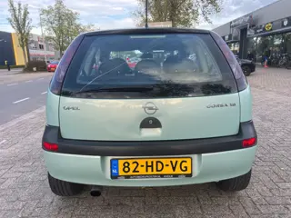 Foto 18 van Opel Corsa 1.8-16V GSi - Stoelverwarming - Airco - 125Pk