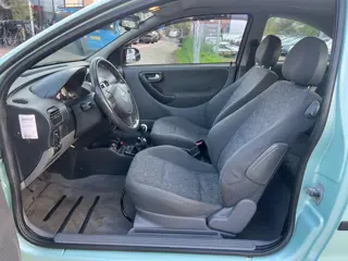 Foto 16 van Opel Corsa 1.8-16V GSi - Stoelverwarming - Airco - 125Pk
