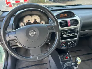 Foto 15 van Opel Corsa 1.8-16V GSi - Stoelverwarming - Airco - 125Pk