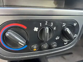 Foto 14 van Opel Corsa 1.8-16V GSi - Stoelverwarming - Airco - 125Pk