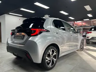 Foto 16 van Toyota Yaris 1.5 Hybrid 115 Dynamic | Keyless | Led | PDC