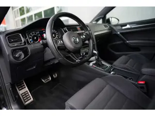 Foto 18 van Volkswagen Golf 2.0 TSI 301 pk 4Motion R / Akraprovic/ Dynaudio/ ACC/ DCC/ Keyless/ Virtual/ Adapt.C
