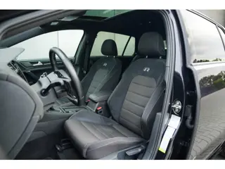 Foto 17 van Volkswagen Golf 2.0 TSI 301 pk 4Motion R / Akraprovic/ Dynaudio/ ACC/ DCC/ Keyless/ Virtual/ Adapt.C
