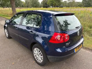 Foto 12 van Volkswagen Golf 1.6 FSI Turijn koude airco/APK/Boekjes/2sleutels/6Bak