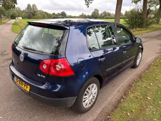Foto 14 van Volkswagen Golf 1.6 FSI Turijn koude airco/APK/Boekjes/2sleutels/6Bak