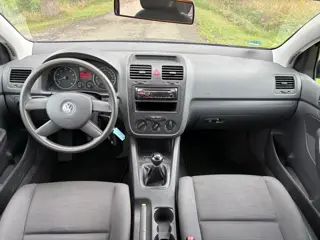 Foto 19 van Volkswagen Golf 1.6 FSI Turijn koude airco/APK/Boekjes/2sleutels/6Bak