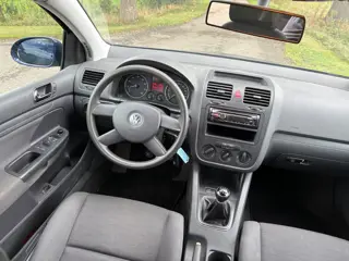 Foto 20 van Volkswagen Golf 1.6 FSI Turijn koude airco/APK/Boekjes/2sleutels/6Bak