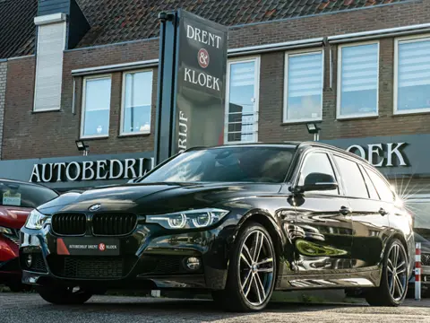 BMW 3 Serie Touring 318i M Sport ORG NL PANO HARMAN KARDON 19 INCH HUD CAMERA BOMVOL!!