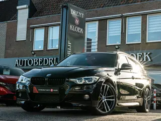 Foto 16 van BMW 3 Serie Touring 318i M Sport ORG NL PANO HARMAN KARDON 19 INCH HUD CAMERA BOMVOL!!