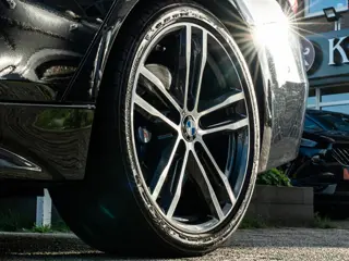 Foto 19 van BMW 3 Serie Touring 318i M Sport ORG NL PANO HARMAN KARDON 19 INCH HUD CAMERA BOMVOL!!
