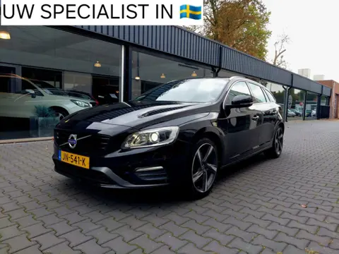 Volvo V60 1.5 T3 R-Design Navigatie telefoon Trekhaak Stoelverwarming Regensensor PDC Clima Electris
