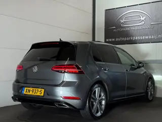 Foto 16 van Volkswagen Golf 1.5 TSI 3x R-Line Pano, ACC, Virtual Cockpit, Apple Carplay, Stoelverwarming, Achter
