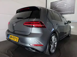 Foto 18 van Volkswagen Golf 1.5 TSI 3x R-Line Pano, ACC, Virtual Cockpit, Apple Carplay, Stoelverwarming, Achter