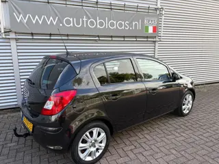 Foto 14 van Opel Corsa 1.4-16V Cosmo