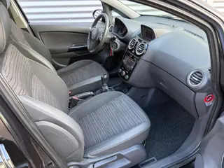 Foto 16 van Opel Corsa 1.4-16V Cosmo