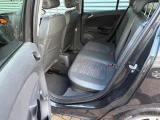 Foto 11 van Opel Corsa 1.4-16V Cosmo