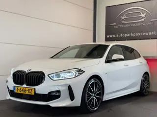 BMW 1-serie 118i M-Pakket High Executive Cruise Control, Apple Carplay, Sfeerverlichting, Stuurverwa