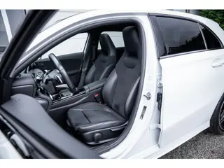 Foto 19 van Mercedes-Benz A-klasse 250e AMG Line Pano-dak|Sfeerverl.|Carplay|Camera|Widescreen