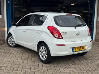 Foto 14 van Hyundai I20 1.2i i-Drive 2014 WIT 5drs AIRCO LM APK NAP!