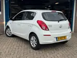 Foto 24 van Hyundai I20 1.2i i-Drive 2014 WIT 5drs AIRCO LM APK NAP!