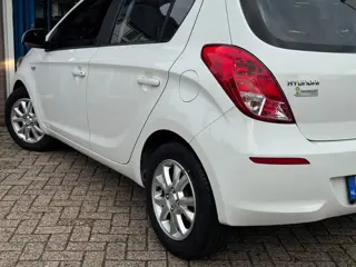 Foto 16 van Hyundai I20 1.2i i-Drive 2014 WIT 5drs AIRCO LM APK NAP!