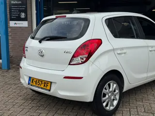 Foto 17 van Hyundai I20 1.2i i-Drive 2014 WIT 5drs AIRCO LM APK NAP!