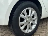 Foto 21 van Hyundai I20 1.2i i-Drive 2014 WIT 5drs AIRCO LM APK NAP!