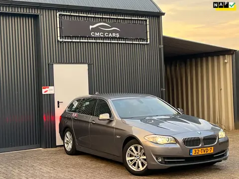 BMW 5-serie Touring 528i Executive RIJDT NIEUW!! DEALER ONDERHOUDEN!!