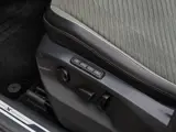 Foto 21 van SEAT Tarraco 1.4 TSI e-Hybrid PHEV Xperience PANO 20 INCH 360 CAMERA MEMORY STOEL DODEHOEK