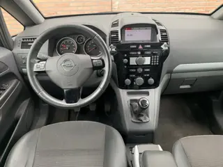 Foto 13 van Opel Zafira 1.8 Cosmo APK/ NAP/ Airco