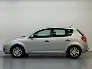 Foto 15 van Kia Cee'd 1.6 X-tra Airco Trekhaak Nieuwe Apk