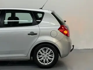 Foto 16 van Kia Cee'd 1.6 X-tra Airco Trekhaak Nieuwe Apk