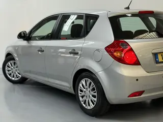 Foto 19 van Kia Cee'd 1.6 X-tra Airco Trekhaak Nieuwe Apk
