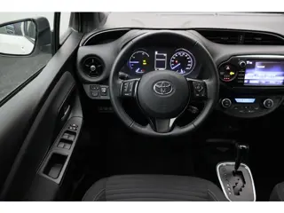 Foto 17 van Toyota Yaris 1.5 Hybrid Y20 Gold Edition 2018 | Trekhaak | Airco | Stoelverwarming | Cruise Control