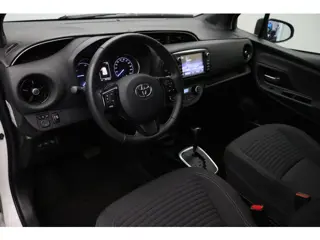 Foto 13 van Toyota Yaris 1.5 Hybrid Y20 Gold Edition 2018 | Trekhaak | Airco | Stoelverwarming | Cruise Control