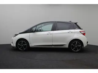 Foto 11 van Toyota Yaris 1.5 Hybrid Y20 Gold Edition 2018 | Trekhaak | Airco | Stoelverwarming | Cruise Control
