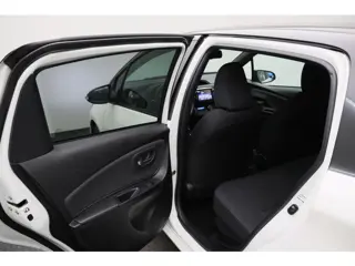 Foto 14 van Toyota Yaris 1.5 Hybrid Y20 Gold Edition 2018 | Trekhaak | Airco | Stoelverwarming | Cruise Control